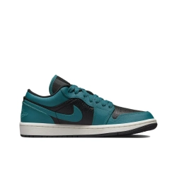 Женские кроссовки Air Jordan 1 Low SE 'Split - Bright Spruce' DR0502-300