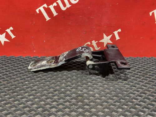 Петля капота 2018г