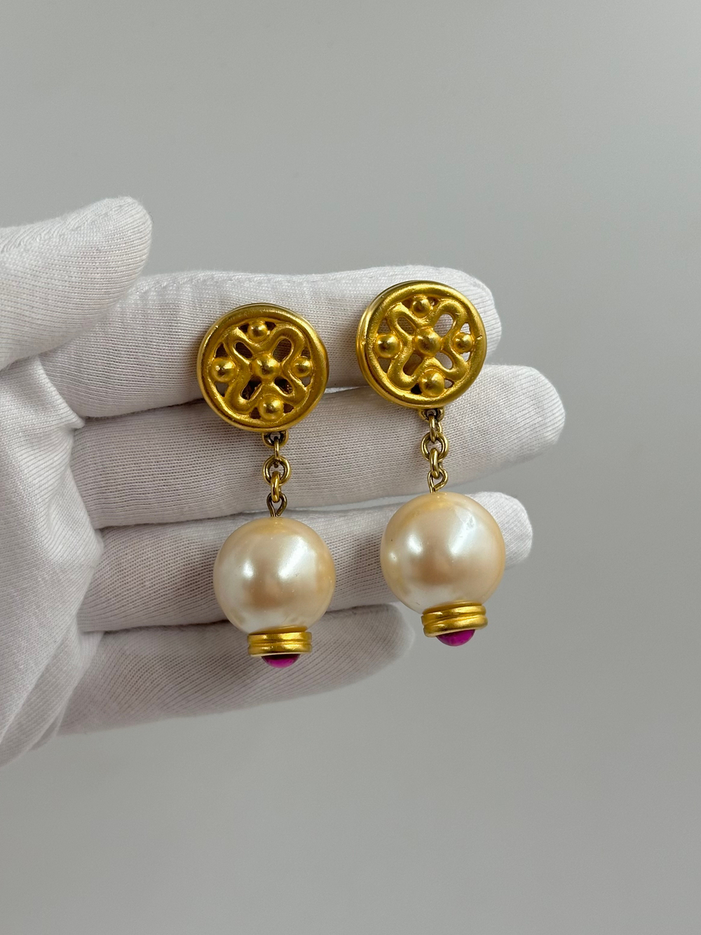 Клипсы с «жемчужными» подвесками Givenchy