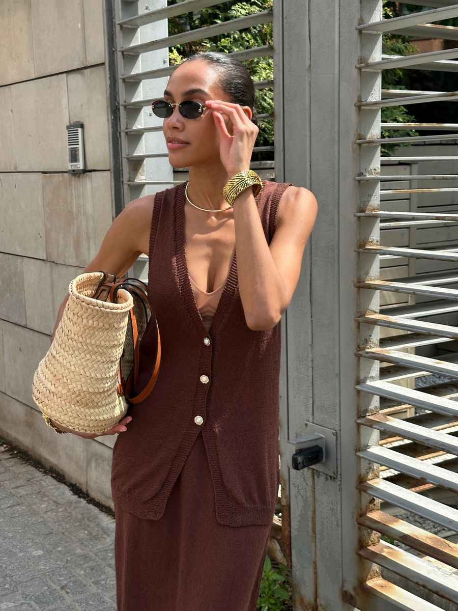 Костюм жилетка и юбка шоколадный