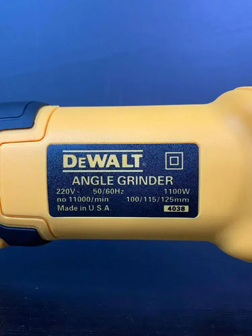 Машина углошлифовальная DeWalt 1100w