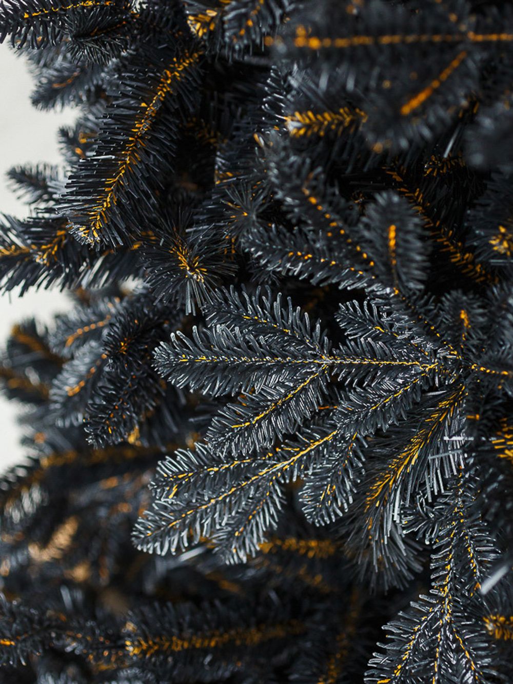 Искусственная черная елка «Одри» (Литая+пвх) 240 см / 2,4 м