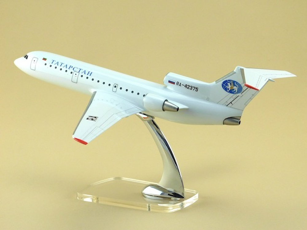 Модель самолета Як-42 (М1:100, Татарстан)