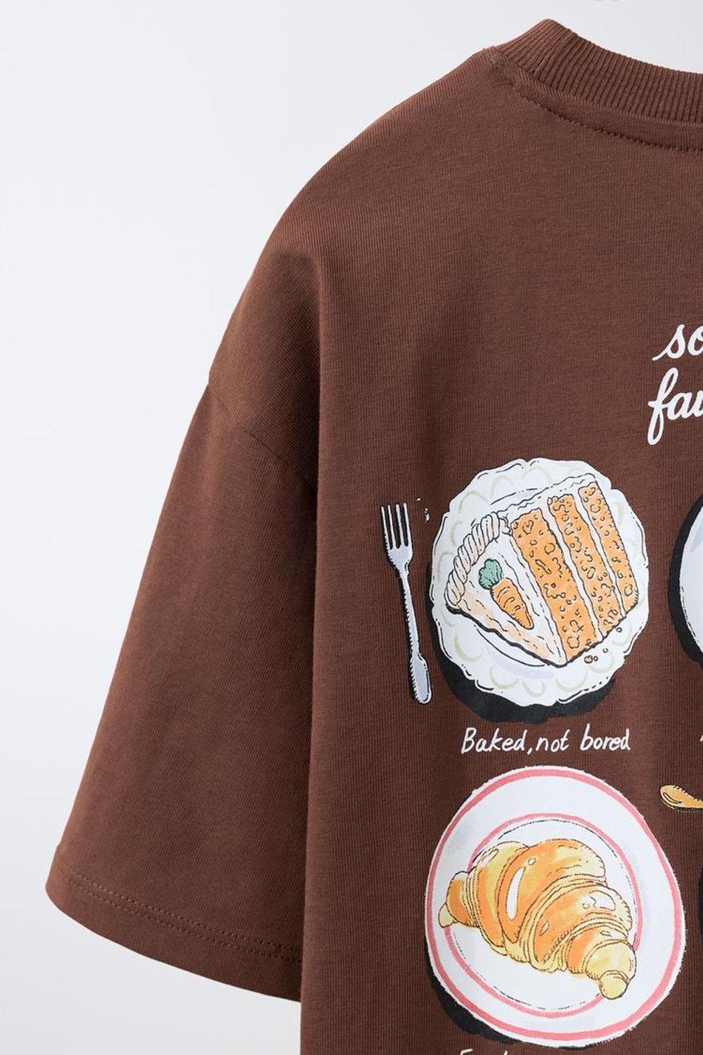 ZARA ФУТБОЛКА С ПРИНТОМ, КОРИЧНЕВЫЙ