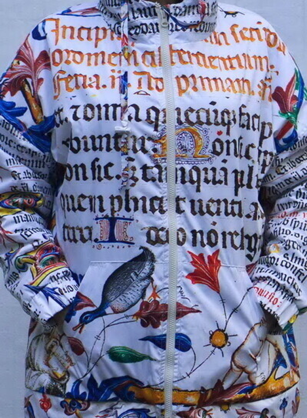 Куртка-ветровка "Манускрипт", по мотивам средневековых буквиц и иллюстраций из Бревиария короля Мартина Арагонского