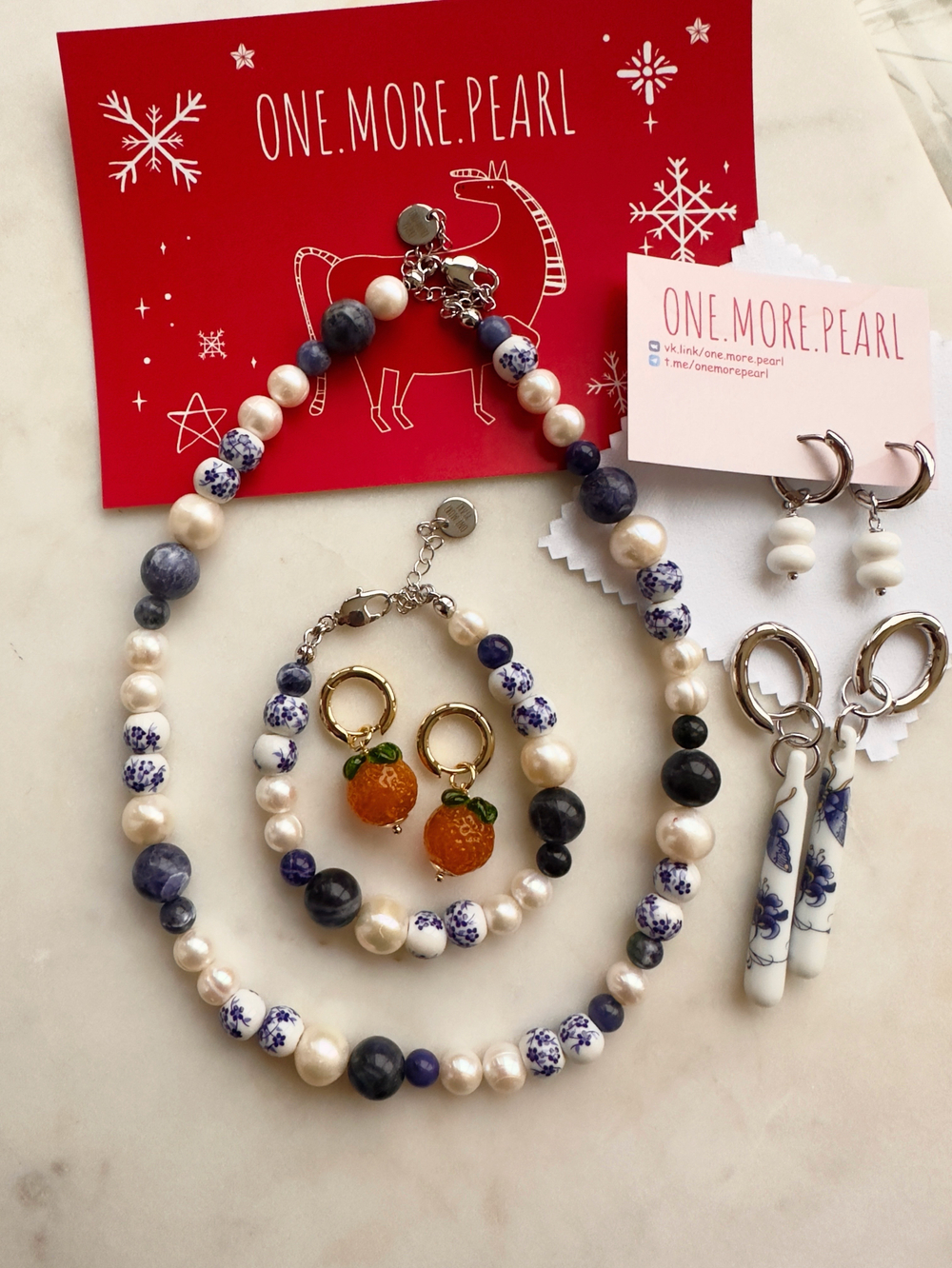 Ожерелье Гжель с жемчугом и камнями