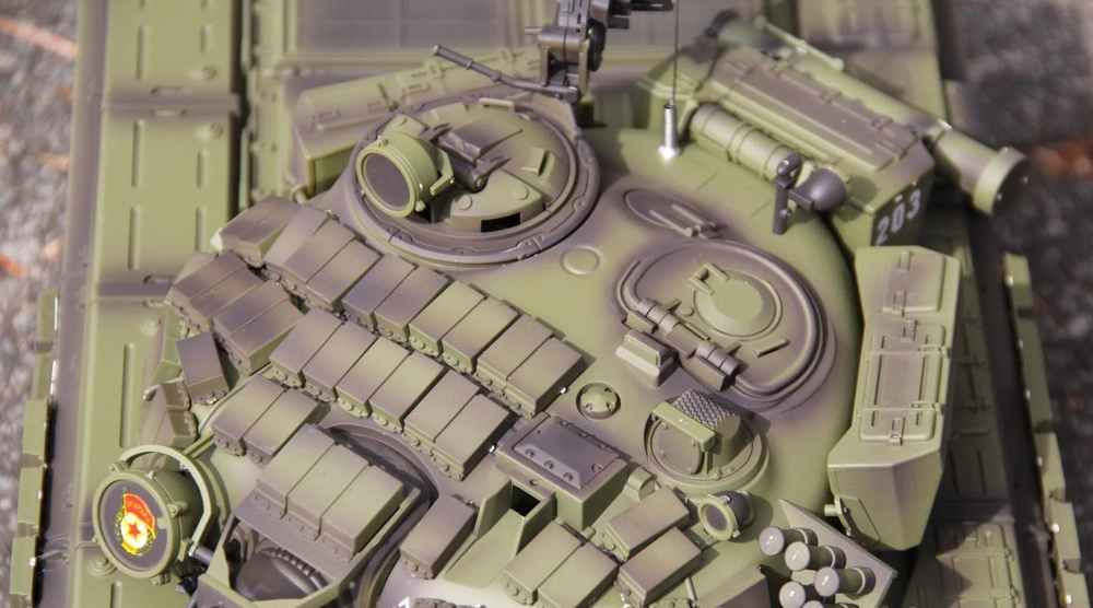 Радиоуправляемый танк Heng Long 3939-1 ERA версия с динамической защитой , V7.0 масштаб 1:16 RTR 2.4GHz - 3939-ERA