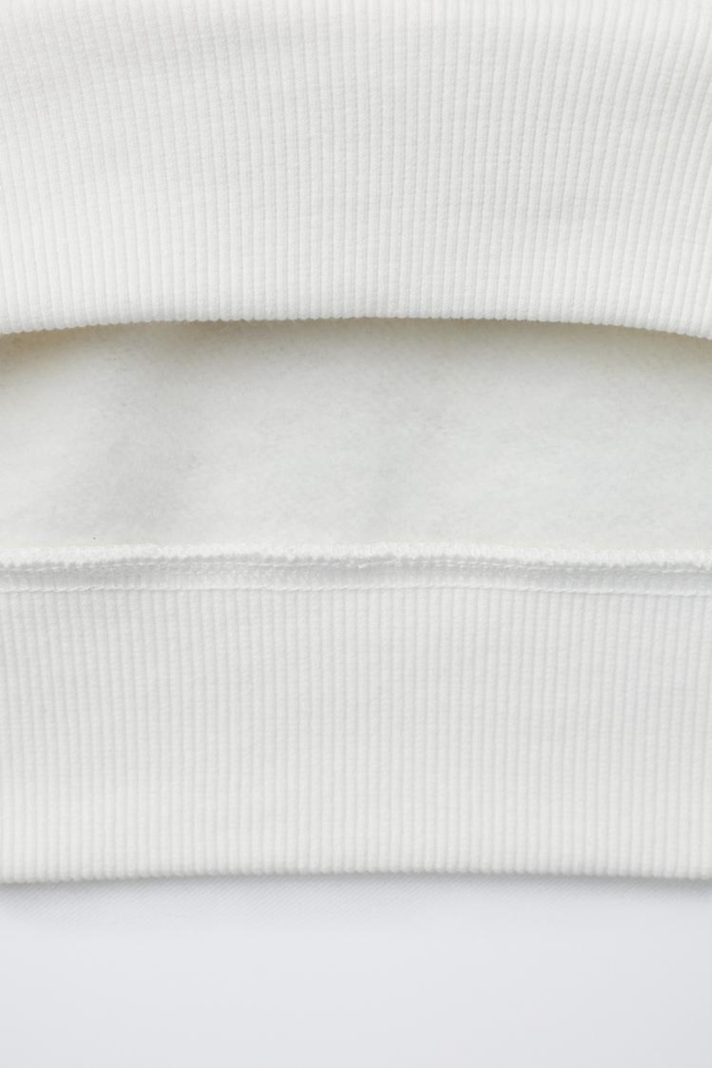 ZARA ТОЛСТОВКА С ПРИНТОМ, ЭКРЮ