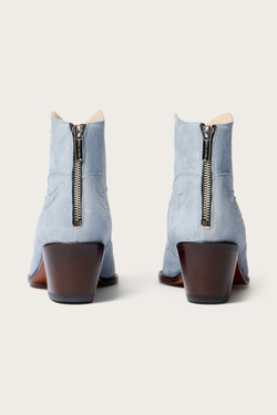 Казаки из нежно-голубой замши на каблуке