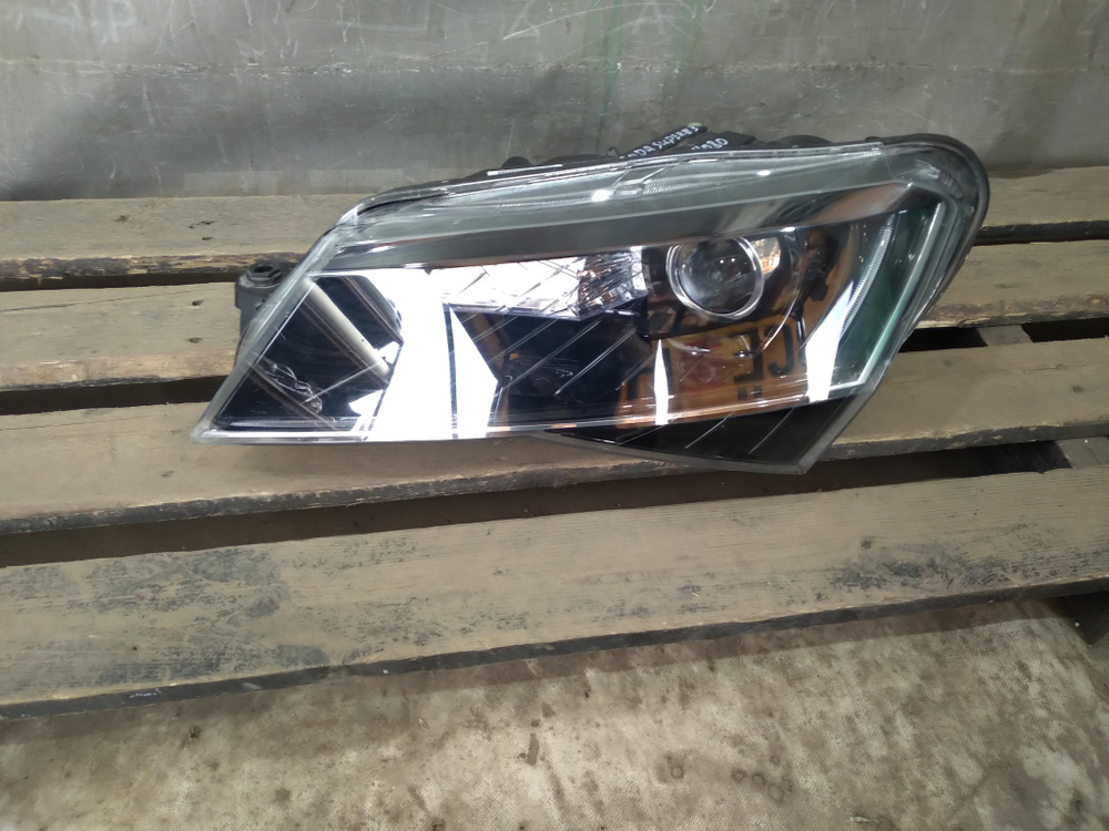 Фара левая ксенон Skoda Superb 3 15-19 Б/У Оригинал 3V1941015A