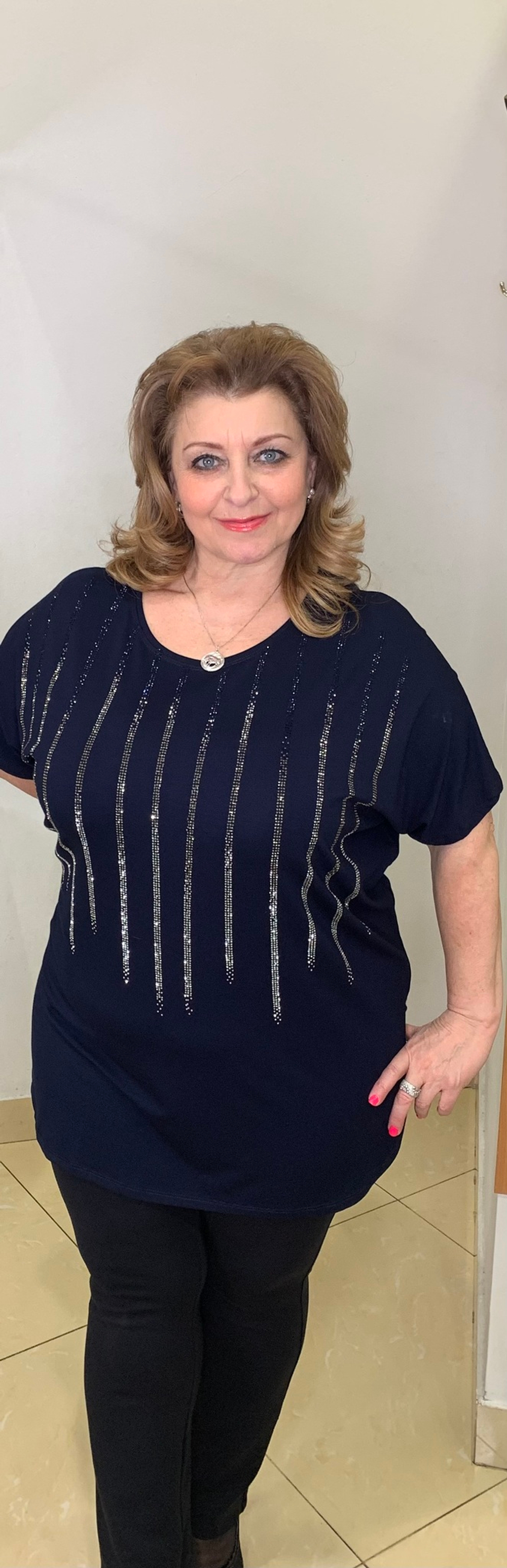 Нарядный темно-синий блузон со стразовым принтом