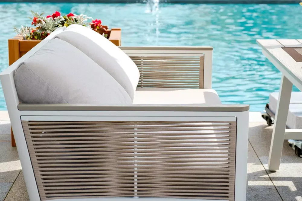 "Сан Ремо" диван 2-местный плетеный из роупа, каркас алюминий белый, роуп бежевый, ткань бежевая