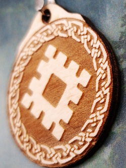 Кулон из дерева Репейник Удачи