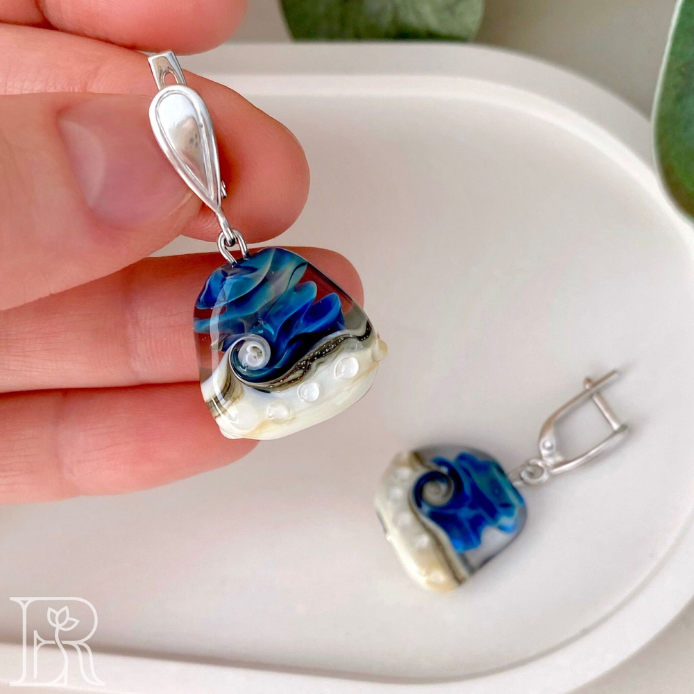 LEFIREL' Серьги серебряные женские "Берег желаний" с бусинами из муранского стекла / ювелирные украшения из родированного серебра 925