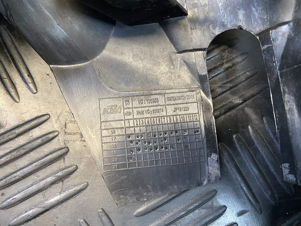 Пластик замка зажигания KTM 250 Duke 2020 JP181220