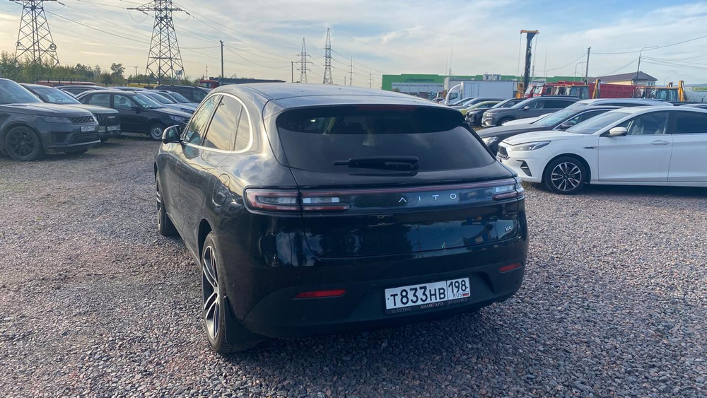 AITO M5 PHEV 1.5 4WD Extended Range Ultimate Version