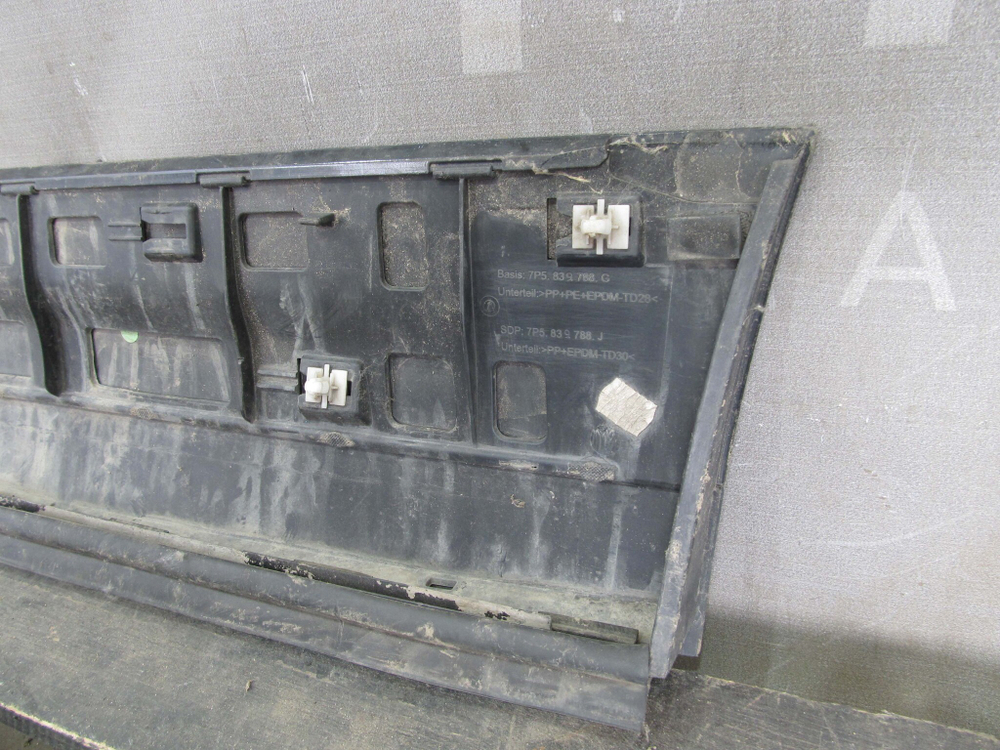 Накладка задней двери правая Porsche Cayenne 2 (958) 10-18 Б/У Оригинал 7p5839788G