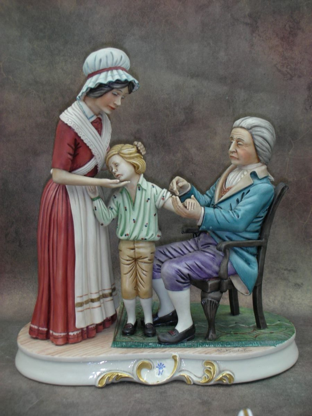 Статуэтка. Фарфор. Эдвард Энтони Дженнер английский врач. Capodimonte. Италия