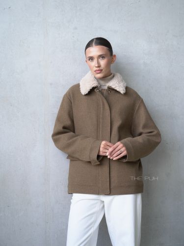 Куртка с меховым воротником в цвете хаки