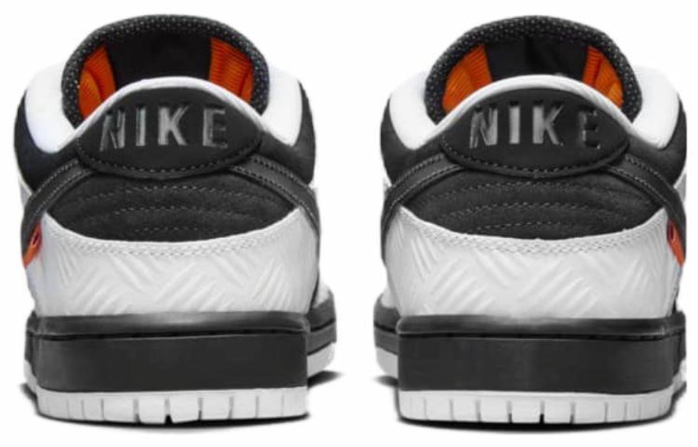 Кроссовки Tightbooth X Nike Dunk Sb Pro "Black And White"
