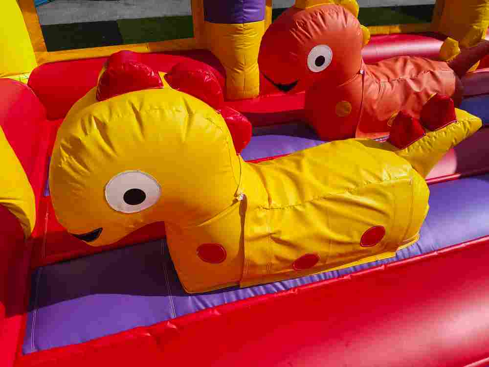 Большая надувная горка «Три дракона» 10,5*8,5*7 м