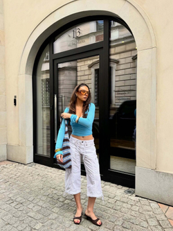 BERSHKA Сумка из рафии, светло-голубой