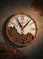 Дизайнерские настенные часы WOODandROOT Automaton Bite 1695 в интерьере лофт — ручная работа со стимпанк-эстетикой и движением механизма