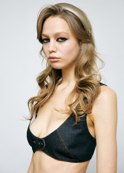 Ободок из шерсти золотого цвета