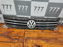 Решетка радиатора Volkswagen Touran 2 10-15 Б/У Оригинал 1T0853653L