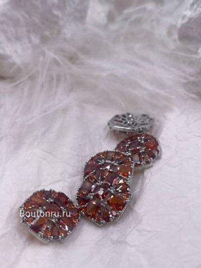 Пуговицы серебристые с красными (оранжевыми) цирконами