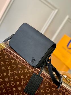 Louis Vuitton Takeoff Messenger