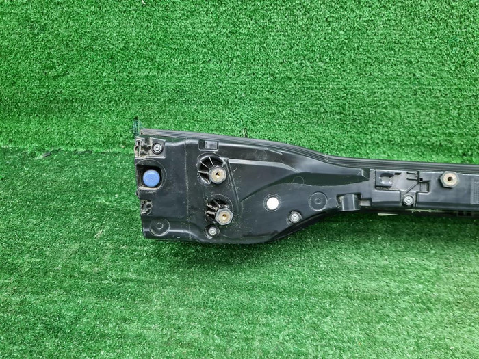 Фонарь крышки багажника Porsche Macan 95b (18-нв)