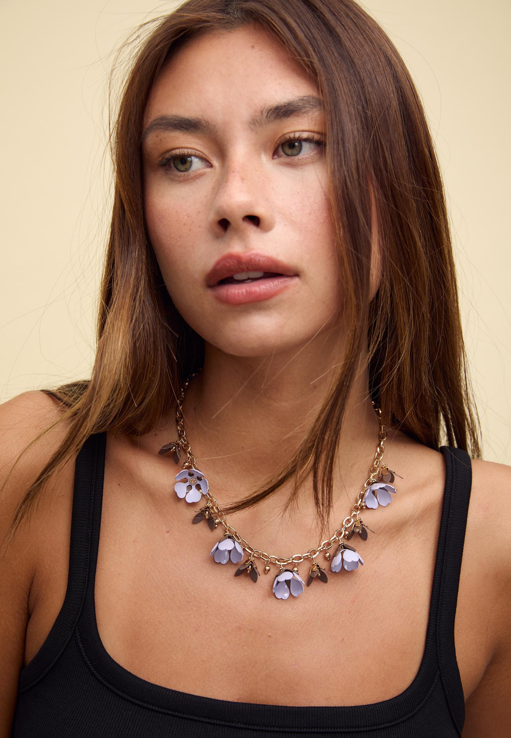 STRADIVARIUS Ожерелье с цветочными подвесками, экрю