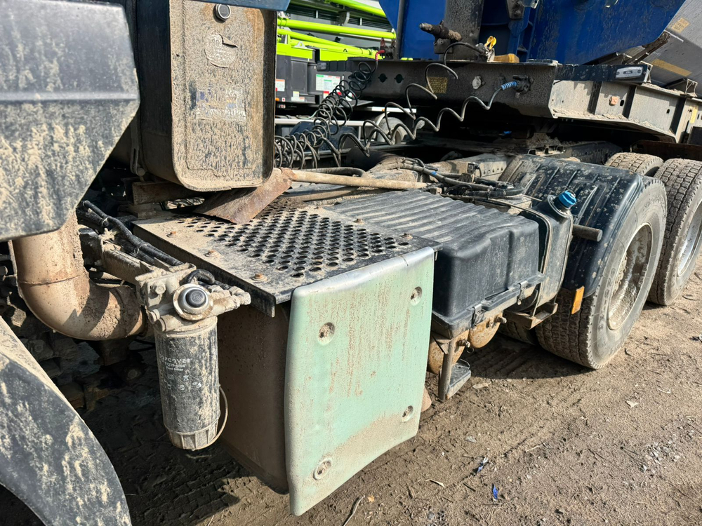 МАЗ 6430 6x4 Седельный тягач 643028-570-012 (Дизельный, 11,6 л, 423 л.с., МТ)