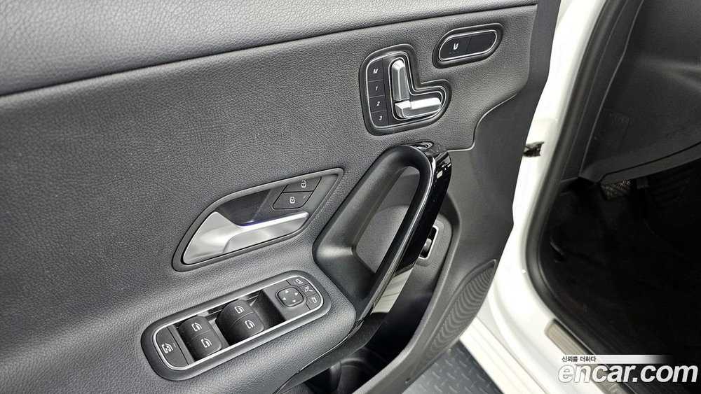 Mercedes-Benz A-Class W177 A250 4MATIC Sedan (05.2020)
