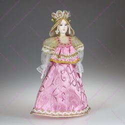 Сувенирная кукла в девичьем праздничном наряде