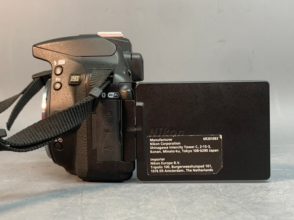 Nikon D5600 kit AF-P 18-55mm VR 2.800 кадров