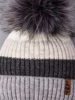 Шапка зимняя вязаная с помпоном