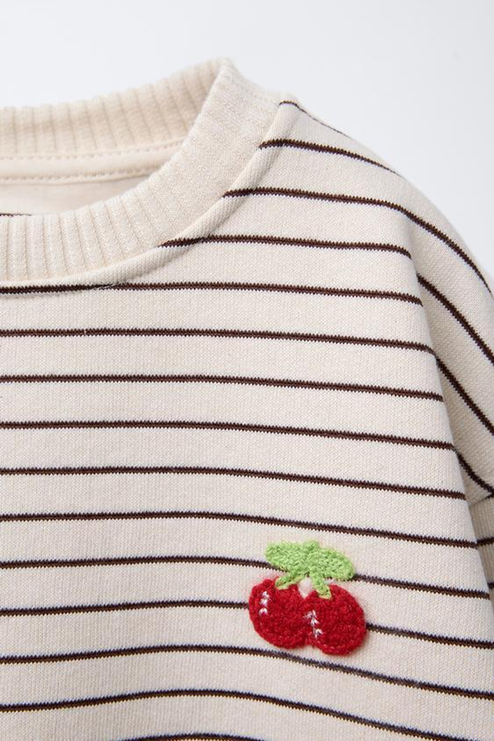 ZARA ТОЛСТОВКА В ПОЛОСКУ С ВЫШИВКОЙ «ВИШНИ», ЭКРЮ