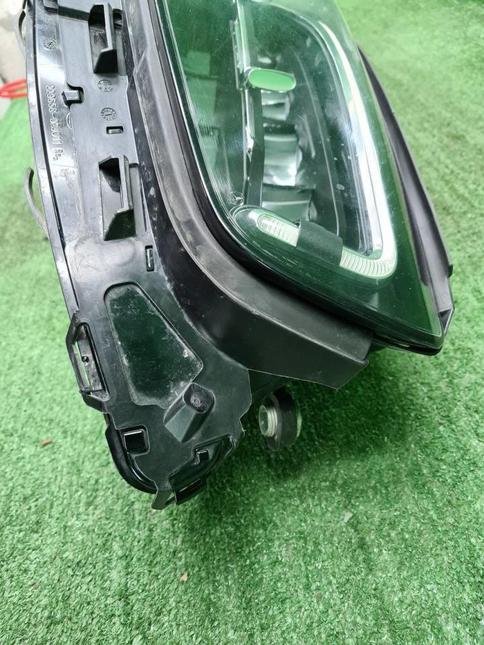 Фара правая Mercedes E W213 (2020-2023) LED