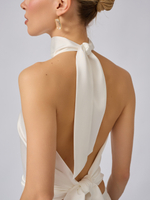 Топ халтер с открытой спиной из атласа