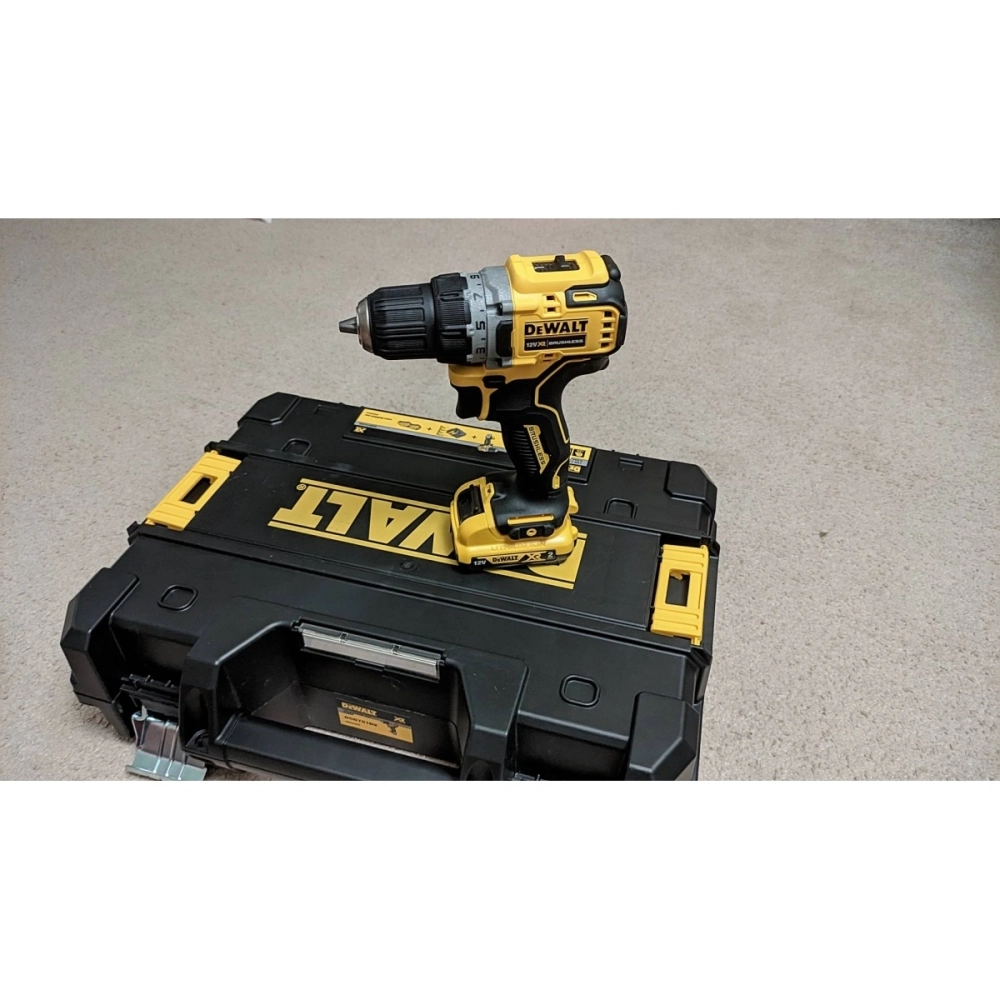 Дрель-шуруповерт бесщеточная аккумуляторная DeWalt DCD701D2-QW
