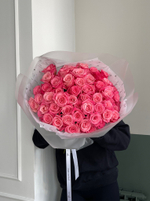 Гранд-букет из ярко розовых роз 51шт