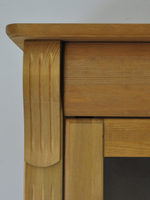 Шкаф-витрина Сюзанна из сосны, бейц