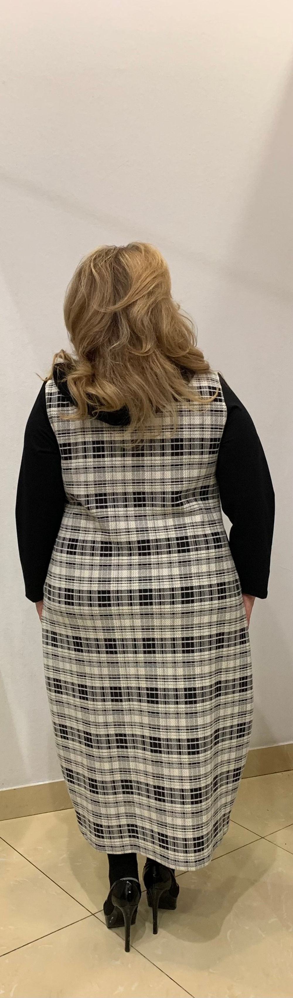 Приталенное комбинированное платье на молнии