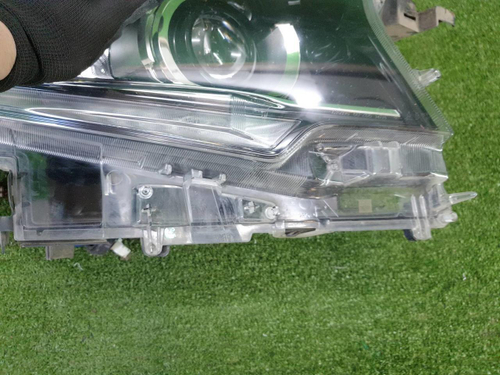 Битая Фара правая Toyota Land Cruiser Prado 150 (2017-н.в.) LED