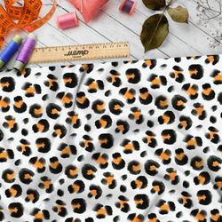Ткань лён яркий леопард на белом фоне