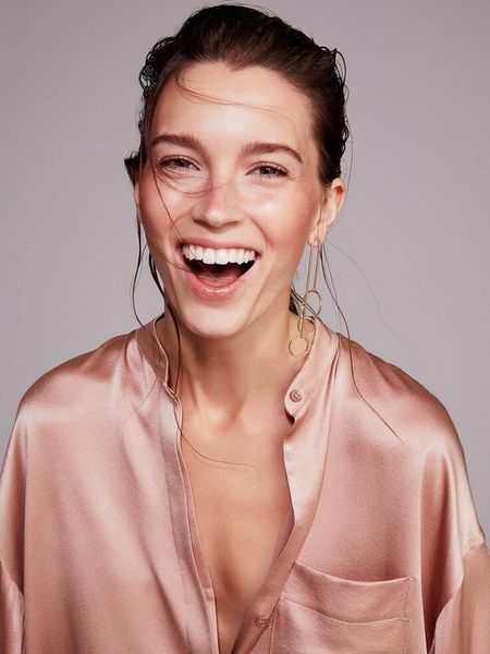 Крем-лифтинг 50+: Ваш надежный союзник в борьбе за упругость и сияние зрелой кожи