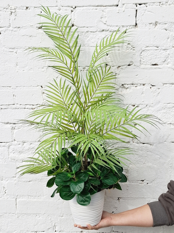 Искусственная пальма с зеленью 70см в кашпо