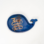 Менажница деревянная из сибирского кедра для подачи блюд и закусок с гравировкой "БУДЬ СМЕЛЕЕ! НЫРЯЙ В ЖИЗНЬ!". MG124